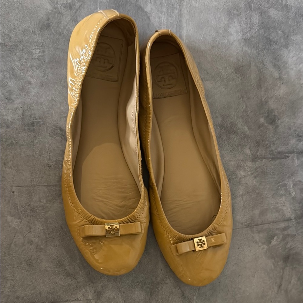 Tory Burch Tan Leather Ballet Flats with Bow - Picture 3 of 4